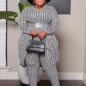 This Sexy Plus Size Women's Printed Loose Round Neck Long Sleeve Pocket Two-Piece Pants Set Design And Made Of Comfortable And Elastic Fabric. Wholesale Plus Size Two Piece Sets Is a Must-Have Item For Curvy Ladies. Two Piece Sets Can Either Be Worn Together Or Individually