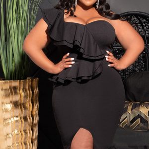 This Spring Summer Plus Size Fashion Casual Ruffled Slit One Shoulder Bodycon Slit Dress Made Of Soft And Elastic Fabric. Global Lover Wholesale Plus Size Dresses And Hope Curvy Ladies Find Here a Warm And Exciting Place To Shop Affordable Curvy Dresses Online - Plus Size Casual