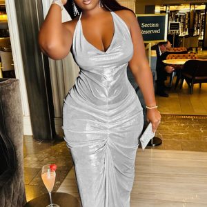 This Spring Summer Women's Plus Size v-Neck Sexy Pleated Shiny Low Back Maxi Dress Made Of Soft And Elastic Fabric. Global Lover Wholesale Plus Size Dresses And Hope Curvy Ladies Find Here a Warm And Exciting Place To Shop Affordable Curvy Dresses Online - Plus Size Casual