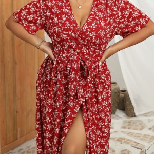 This Summer Plus Size Women's Red Floral Dress Made Of Soft And Elastic Fabric. Global Lover Wholesale Plus Size Dresses And Hope Curvy Ladies Find Here a Warm And Exciting Place To Shop Affordable Curvy Dresses Online - Plus Size Casual