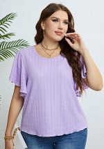 Questo top estivo viola a collo tondo con maniche a balze per donne di taglia superiore è realizzato in tessuto confortevole ed elastico. È all'ingrosso Top Sexy Plus Size per le donne. Con la graduale ascesa della consapevolezza femminista