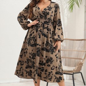 This v Neck Slim Waist Chic Slim Fit Floral Plus Size Dress Made Of Soft And Elastic Fabric. Global Lover Wholesale Plus Size Dresses And Hope Curvy Ladies Find Here a Warm And Exciting Place To Shop Affordable Curvy Dresses Online - Plus Size Casual