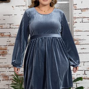 This Winter Round Neck Slim Waist Plus Size Women's Dress Made Of Soft And Elastic Fabric. Global Lover Wholesale Plus Size Dresses And Hope Curvy Ladies Find Here a Warm And Exciting Place To Shop Affordable Curvy Dresses Online - Plus Size Casual