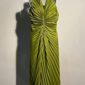 This Women Pleated Halter Neck Slip-On Sleeveless Dress Design Made Of High Quality Polyster And Spandex Material. It Is Stretchy