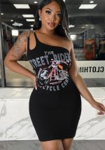 Questo donne retrò sexy una spalla bretella Backless Bodycon Dress Design fatto di alta qualità Polyster e materiale Spandex. E 'venuto con buon tratto e indossare confortevole e la libertà di sentire. Il vestito stretto e aderente è l'opzione più popolare dalle ragazze di partito. Acquista Abiti Bodycon a Global Lover e trovare paillettes incredibili disegni.