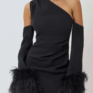 This Women Sexy Feather Patchwork Off-Shoulder Asymmetric Bodycon Dress Design Made Of High Quality Polyster And Spandex Material. It Come With Good Stretch And Wearing Comfortable And Feeling Freedom. The Tight And Fitted Dress Is The Most Popular Options From Party Girls. Shop Bodycon Dresses At Global Lover And Find Amazing Designs Sequins