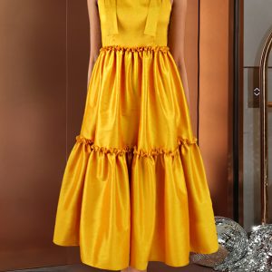 This Women Spring Half Open Collar Sleeveless Pleated Dress Made Of Soft And Elastic Fabric. Global Lover Wholesale Plus Size Dresses And Hope Curvy Ladies Find Here a Warm And Exciting Place To Shop Affordable Curvy Dresses Online - Plus Size Casual