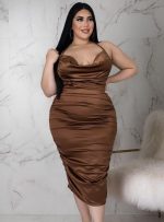 This Women Brown Modest Halter Sleeveless Solid Midi Pleated Plus Size Dresses made of soft and elastic fabric. Global Lover wholesale plus size dresses and hope curvy ladies find here a warm and exciting place to shop affordable curvy dresses online - plus size casual