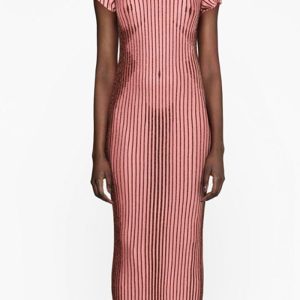 Cette robe d'été décontractée à col rond et à manches courtes, imprimée de rayures, est fabriquée en polyester et en élasthanne de haute qualité. Elle est extensible