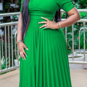 This Women Green Elegant O-Neck Short Sleeves Solid Midi Pleated Plus Size Dresses made of soft and elastic fabric. Global Lover wholesale plus size dresses and hope curvy ladies find here a warm and exciting place to shop affordable curvy dresses online - plus size casual