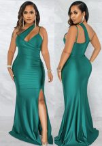 This Women Green One Shoulder Sleeveless Solid Silt Dresses