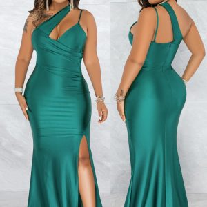 This Women Green One Shoulder Sleeveless Solid Silt Dresses