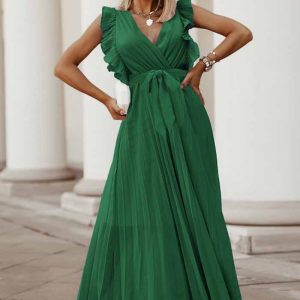 This Women Green V-neck Sleeveless Chiffon Belted Pleated Casual Dresses design made of high quality polyster and spandex material. It is stretchy