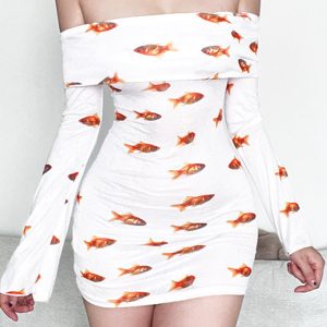 Este verano las mujeres de manga larga fuera del hombro impreso vestido bodycon diseño hecho de poliéster de alta calidad y material de spandex. Viene con buen estiramiento y el uso cómodo y sensación de libertad. El vestido ajustado y en forma es la opción más popular de las niñas del partido. Tienda Vestidos Bodycon En Global Lover y encontrar diseños increíbles lentejuelas