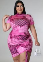 This Women Pink Modest Turtleneck Short Sleeves Printed Mini Sheath Plus Size Dresses made of soft and elastic fabric. Global Lover wholesale plus size dresses and hope curvy ladies find here a warm and exciting place to shop affordable curvy dresses online - plus size casual