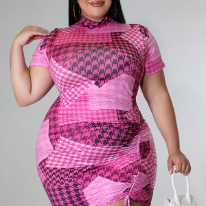 This Women Pink Modest Turtleneck Short Sleeves Printed Mini Sheath Plus Size Dresses made of soft and elastic fabric. Global Lover wholesale plus size dresses and hope curvy ladies find here a warm and exciting place to shop affordable curvy dresses online - plus size casual