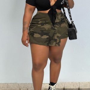 This Women's Camo Cargo Shorts Sexy Fashion Plus Size Women's Shorts Design Made Of Durable And Stretchy Material. It Is a Must-Have Item For Your Closet. Global Lover Offer a Rich Selection Of Wholesale Plus Size Bottoms. You Will Find Wide Range Fabric