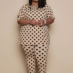 This Women's Plus Size Print Short Sleeve Pants Set Two-Piece Pajamas Set Design And Made Of Comfortable And Elastic Fabric. Wholesale Plus Size Two Piece Sets Is a Must-Have Item For Curvy Ladies. Two Piece Sets Can Either Be Worn Together Or Individually