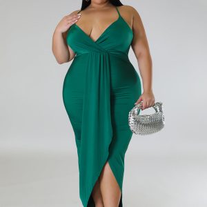 This Women's Solid Straps Sleeveless v-Neck Party Dress Made Of Soft And Elastic Fabric. Global Lover Wholesale Plus Size Dresses And Hope Curvy Ladies Find Here a Warm And Exciting Place To Shop Affordable Curvy Dresses Online - Plus Size Casual