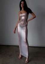 Diese Frauen Frühling Sommer Stil Nachtclub Mode Sexy See-Through Slim Strap Long Dress Design aus hochwertigem Polyster und Spandex Material