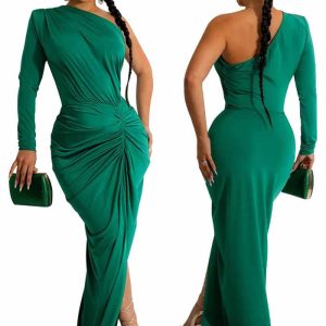 This Women's Fall Slash Shoulder Pleated Solid Dress Long Dress Design Made Of Good Quality Polyster And Spandex Material