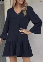 Diese Frauen Midi Loose Solid Color plissiert Bell Bottom Half-Sleeve Women's Leinen Kleid Design aus hochwertigem Polyster und Spandex Material. Es ist dehnbar