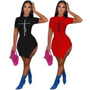 Diese Frauen gedruckt Rundhalsausschnitt kurze Ärmel ein Schlitz unregelmäßige Kleid Röcke Design aus hochwertigem Polyster und Spandex Material. Es kommen mit guten Stretch und tragen bequem und Gefühl Freiheit. Die Tight und Fitted Dress ist die beliebteste Optionen von Party Girls. Shop Bodycon Kleider bei Global Lover und finden Sie erstaunliche Designs Pailletten