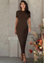 Diese Frauen Frühling Mode Rundhalsausschnitt Slimshort Sleeve Long Dress Design von hoher Qualität Polyster und Spandex Material. Es ist dehnbar