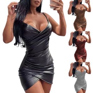 Este verano de las mujeres plisado Wrap Tight Fitting Strap Club de cuero vestido de diseño de las señoras hechas de poliéster de alta calidad y material de spandex. Viene con buen estiramiento y el uso cómodo y sensación de libertad. El vestido ajustado y en forma es la opción más popular de las niñas del partido. Tienda Bodycon Vestidos En Global Lover y encontrar diseños increíbles lentejuelas