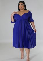 This Women's v Neck Hem Pleated Short Sleeves Plus Size Dress Made Of Soft And Elastic Fabric. Global Lover Wholesale Plus Size Dresses And Hope Curvy Ladies Find Here a Warm And Exciting Place To Shop Affordable Curvy Dresses Online - Plus Size Casual