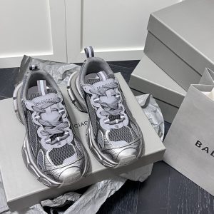 BALENCIAGA Balenciaga dad shoes latest ✨ retro casual sneakers series launched to explore the concept of originality and appropriation in the fashion industry.