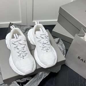 BALENCIAGA Balenciaga dad shoes latest ✨ retro casual sneakers series launched to explore the concept of originality and appropriation in the fashion industry.