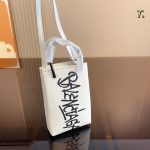 P Borsa tote piccola Balenciaga. Lo stile generale è semplice ed elegante. Questa shopping bag Balenciaga è molto fresca. Personalmente ritengo che non sia peggiore delle shopping bag delle vecchie signore. È unisex. Dimensioni: 12*5*18