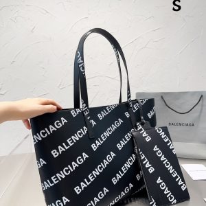 B's new product Real shot of Balenciag shopping bag Balenciag*'s latest catwalk shopping bag is here The limited edition at the counter is the main recommendation of Entertainment Weekly~Super on-point original interior with high-end fashion trending all over the world Modemutige Fashionistas