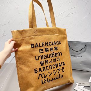 Balenciaga borsa a tracolla in carta kraft con lettera dei sette paesi