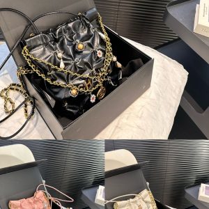 Equipped with airplane case folding box Chanel mini garbage bag CHANEL 24A mini 22bag handbag decorated with badges new bag 24A badge bag mim