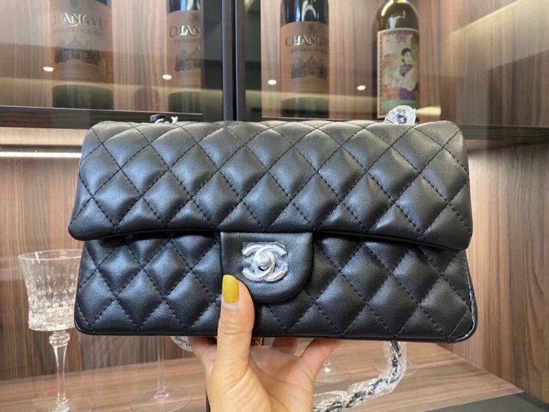 Upgraded with foldable sealed gift box Chanel 1112. 25CM inner and outer sheepskin silver hardware