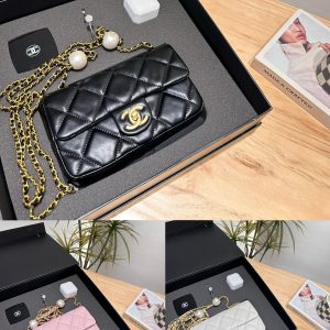 Comes with folding box Chanel value set Chanel pearl bag➕makeup mirror➕coin purse Size: 20 14 Item No. 4861