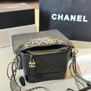 2024 Chanel’s new color—the most popular bag in 2024 must be the Gabrielle handbag from Chanel! Chanel’s hobo bag—it was first released in Chanel’s spring and summer show of 2017. I think it is similar to le boy One thing they all have in common is that they are not too girly