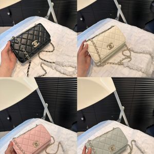 Chanel's ❤️ diamond-encrusted fortune bag is a hot seller at the counter. The original version is of excellent quality. If you like it