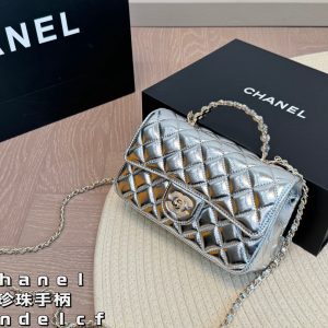 Chanel/Chanel pearl handle