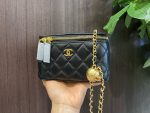 Chanel 2024 New Product Golden Ball Makeup Small Storage Box Original Hardware Imported Sheepskin Out of Street Awesome