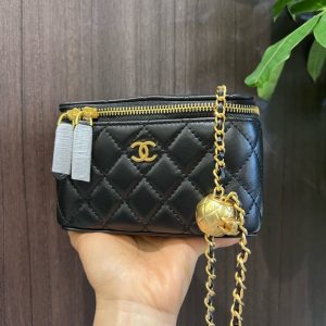 Chanel 2024 New Product Golden Ball Makeup Small Storage Box Original Hardware Imported Sheepskin Out of Street Awesome