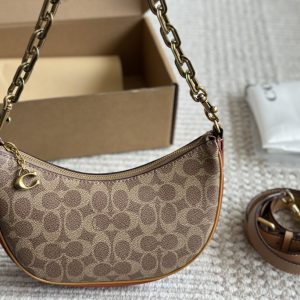 Coach's new shopping bag ~ a classic and timeless style