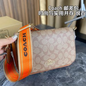 Coach tote bags are not only good-looking but also good-looking. The tote bag is simple in shape and easy to use. The key is that it is super good-looking