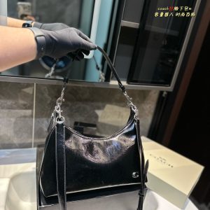 Borsa hobo Laurel di Coach, puramente originale