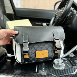 COACH/Coach's new hand-held shoulder crossbody bag is versatile and can be matched with various styles. The quality has always been excellent