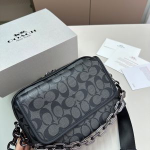 Gift Box 's iconic bag