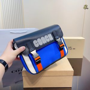 "Coach" camera bag 's style