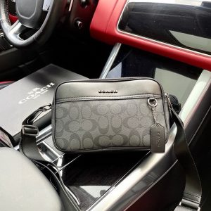 "Coach" camera bag 's style